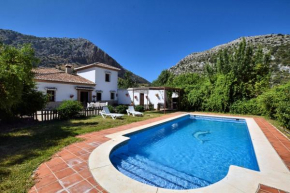 Cortijo Los Alazores, Loja